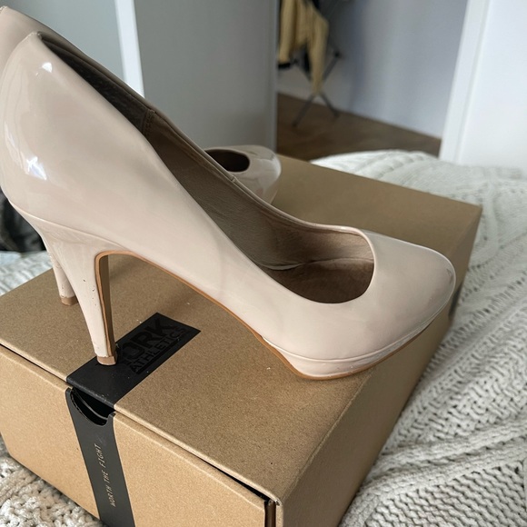 Aldo Nude Heels - Picture 4 of 7